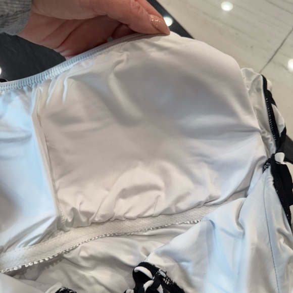 LA BLANCA one-piece swimming suit. Black and white polka dot. - Picture 6 of 13